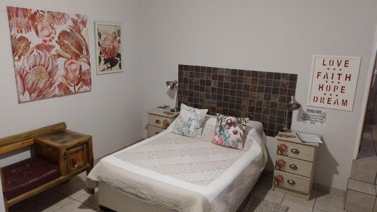 Larochelle Guesthouse Keetmanshoop Chambre photo