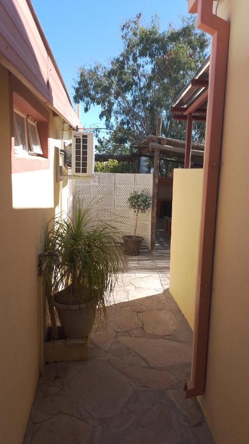 Larochelle Guesthouse Keetmanshoop Extérieur photo