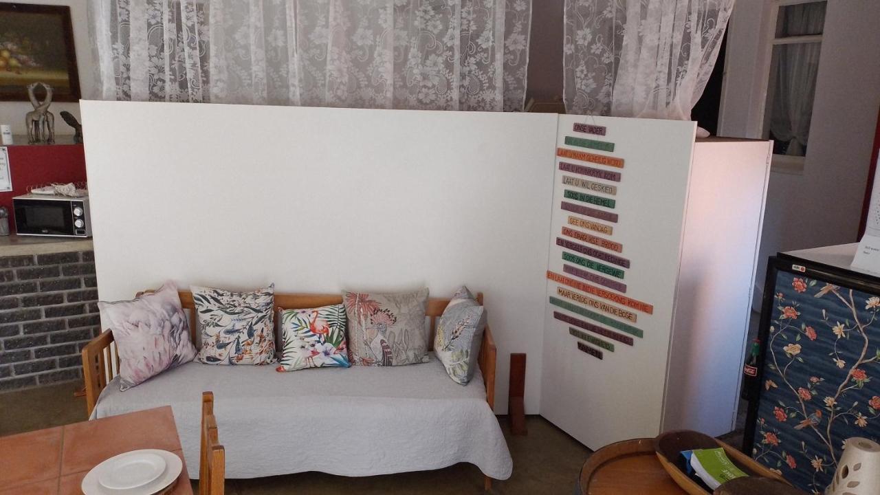 Larochelle Guesthouse Keetmanshoop Extérieur photo