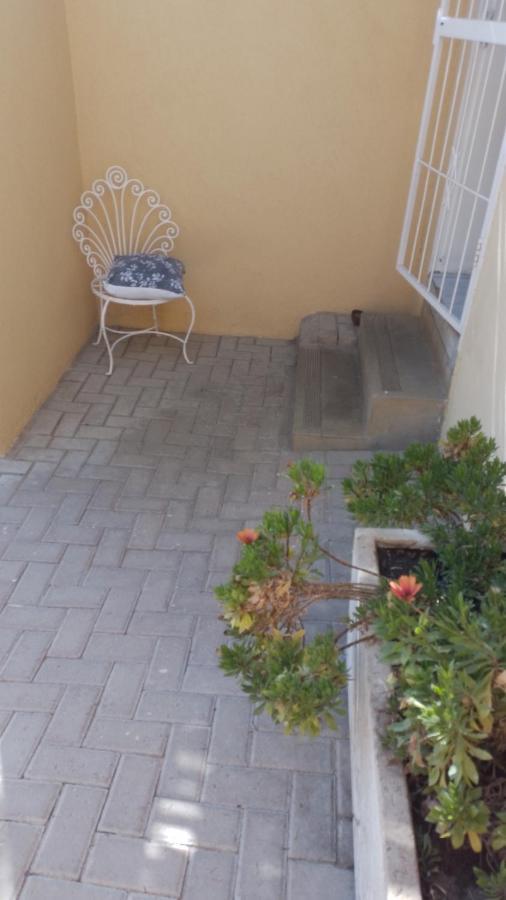 Larochelle Guesthouse Keetmanshoop Extérieur photo