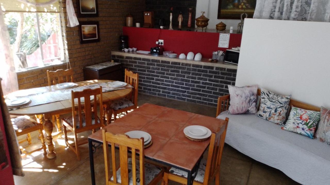 Larochelle Guesthouse Keetmanshoop Extérieur photo