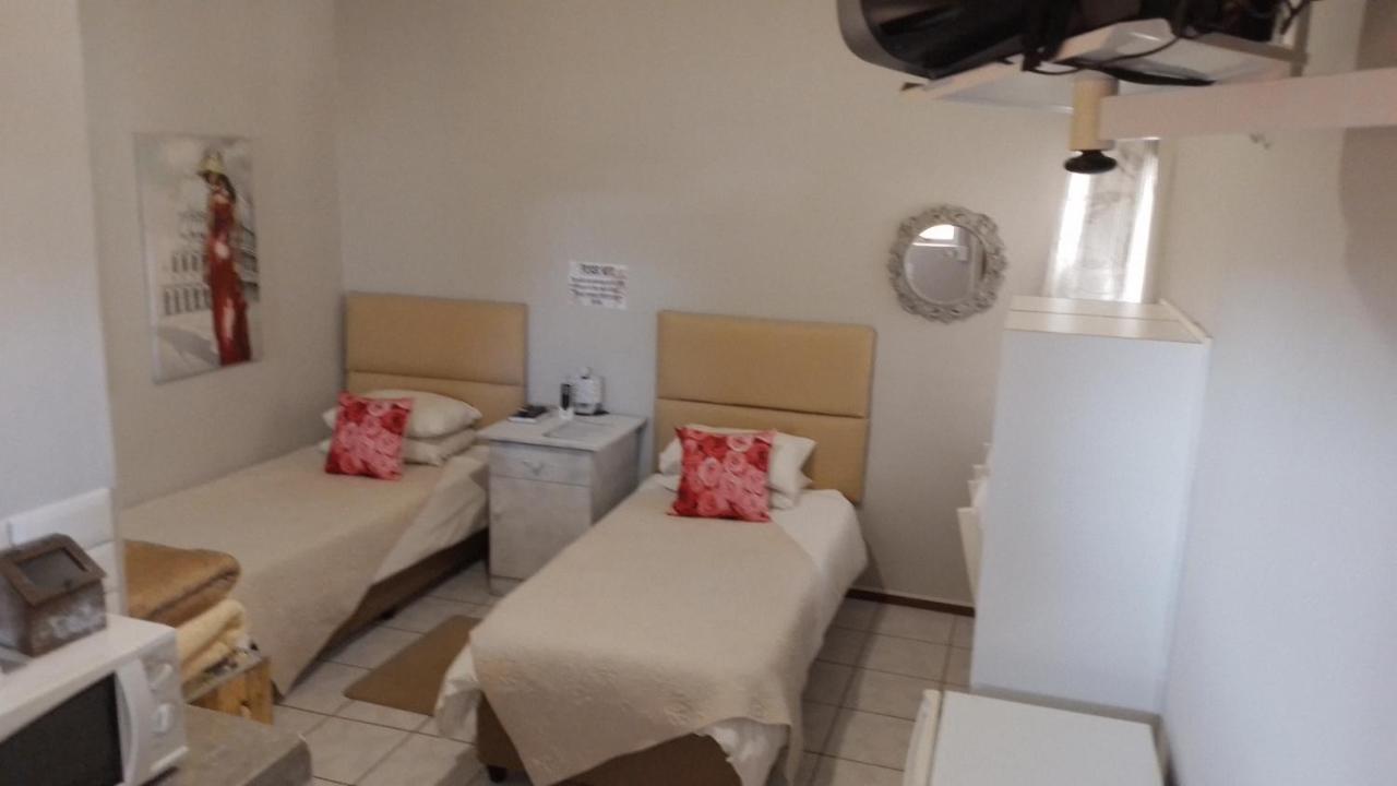 Larochelle Guesthouse Keetmanshoop Chambre photo