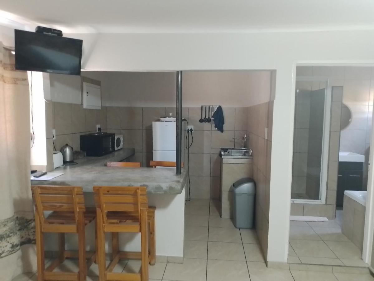 Larochelle Guesthouse Keetmanshoop Extérieur photo