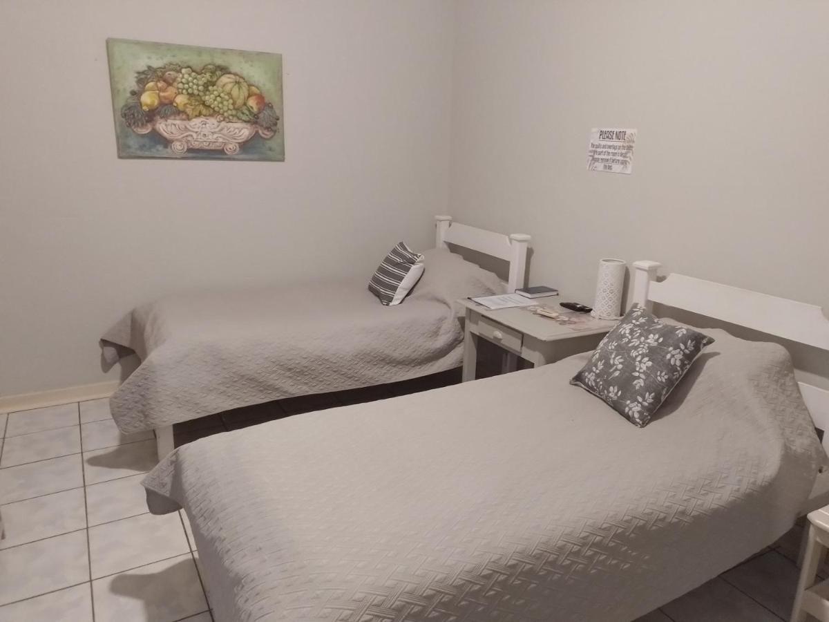 Larochelle Guesthouse Keetmanshoop Extérieur photo