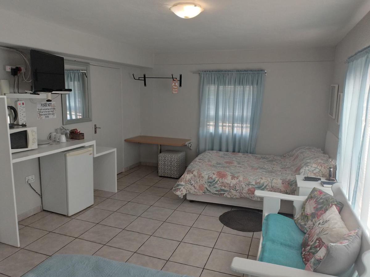 Larochelle Guesthouse Keetmanshoop Extérieur photo
