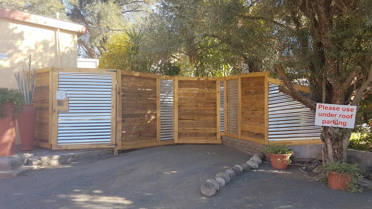Larochelle Guesthouse Keetmanshoop Extérieur photo